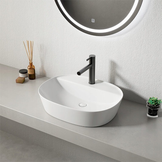 Lavoar ceramic pe blat 50 cm – oval, alb lucios, cu orificiu robinet, baie modernă