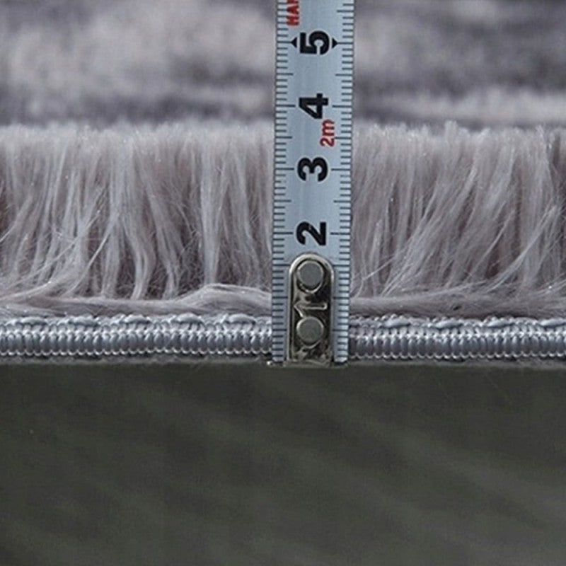 Covor pluș modern – fibre lungi, confort termic și fonic